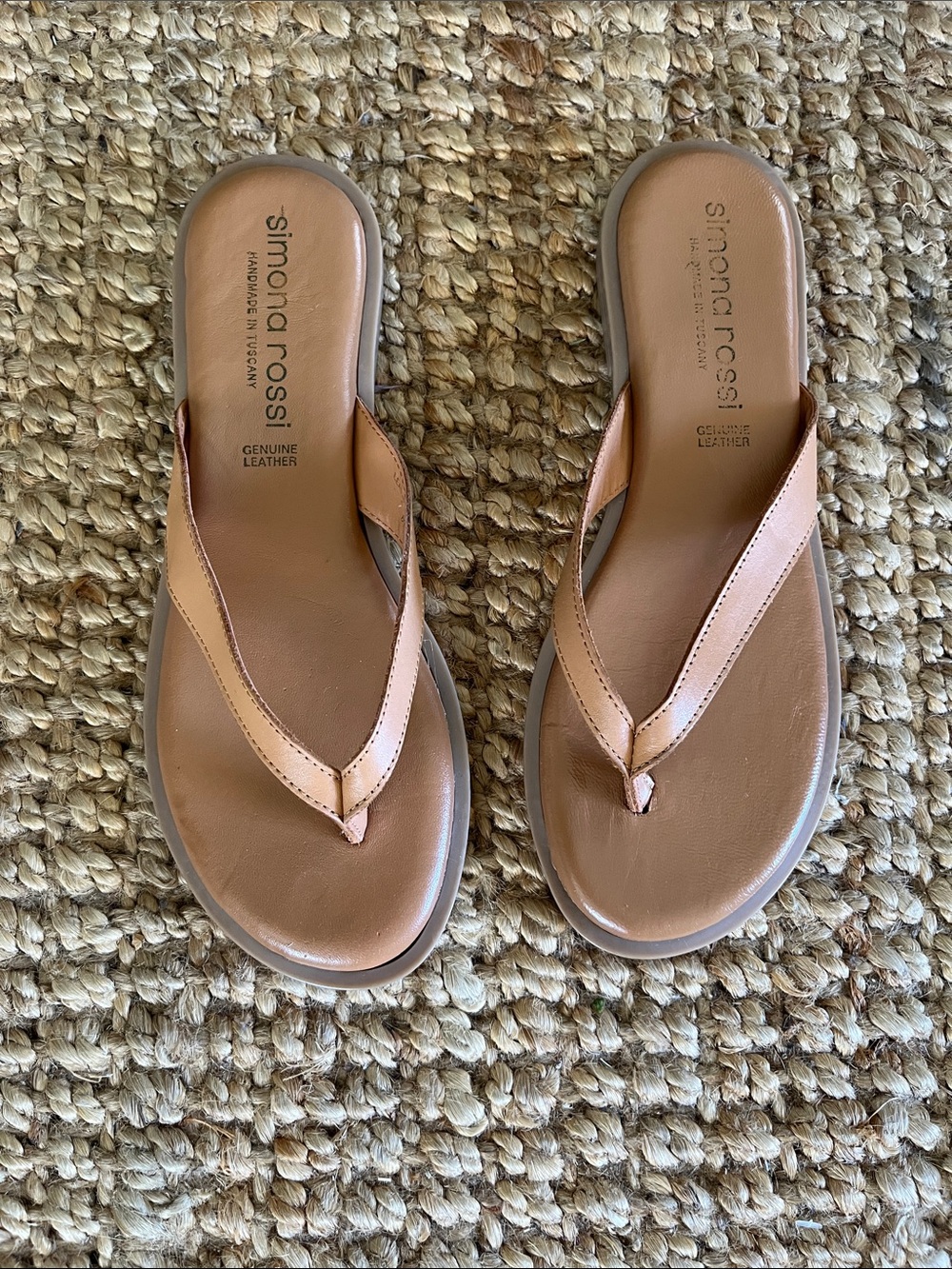 Made in Italy tan leather sandals by
Simona Rossi
SZ 40 Euro 
SZ 9 US